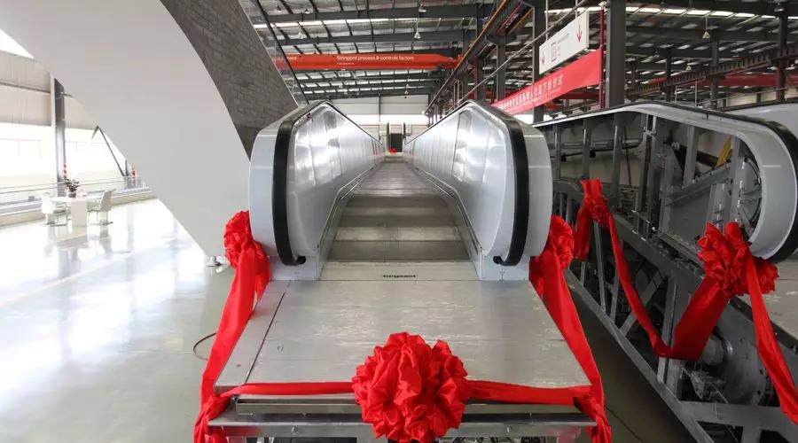 “熱火朝天迎下線，風雨無阻忙發運”—西尼機電 · 斯圖加特重載自動人行道下線、發運儀式隆重舉行！